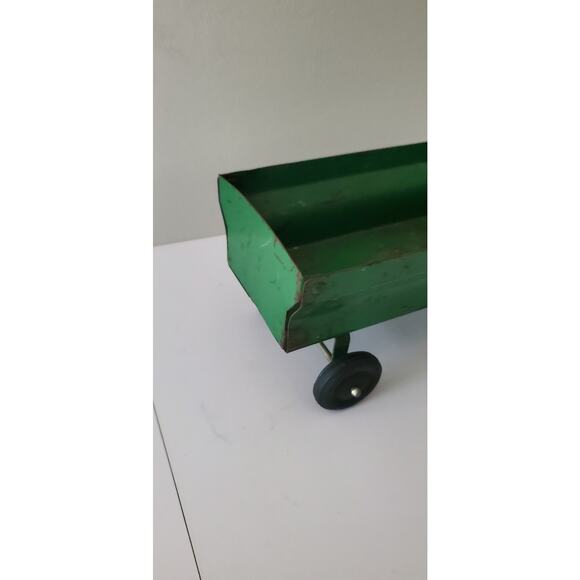 Ertl Green Oliver Flare Box Wagon 1/16 - Picture 3 of 4